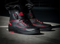 AIR JORDAN 2 RETRO (834274-001) - Czarno-czerwony