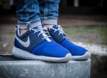 NIKE ROSHE RUN GS (599728-410)