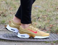 NIKE AIR MAX JEWELL QS (910313-700) - złoty