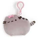 Pusheen - Brelok do kluczy z klipsem (Pusheen z różową kokardą) (9 x 11,5 cm)