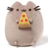 Pusheen - Maskotka z pizzą (25 x 20 cm)