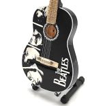 Mini gitara The Beatles - Tribute ; skala 1:4; MGT-5111B